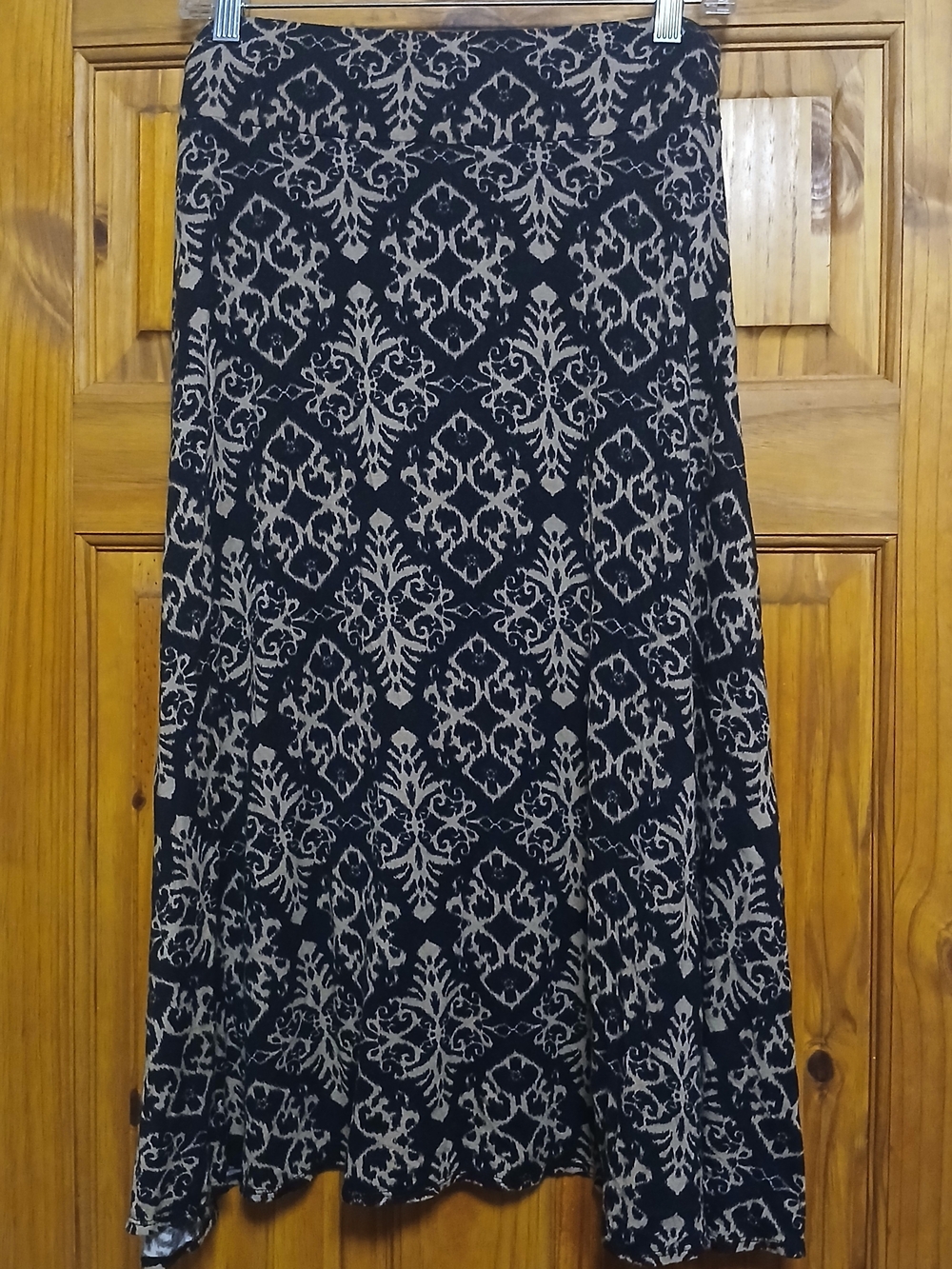 Roz & Ali Black and Beige Midi Skirt